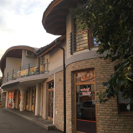 Konde Apartments B Dunajská Streda Exterior foto