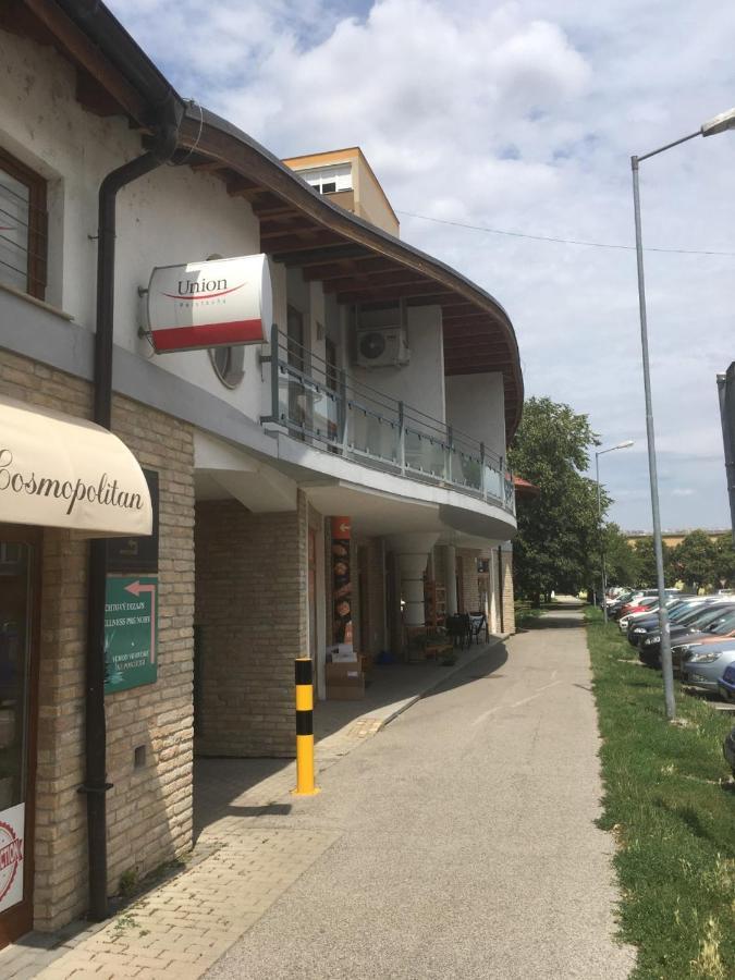 Konde Apartments B Dunajská Streda Exterior foto