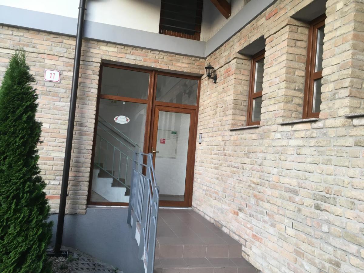 Konde Apartments B Dunajská Streda Exterior foto