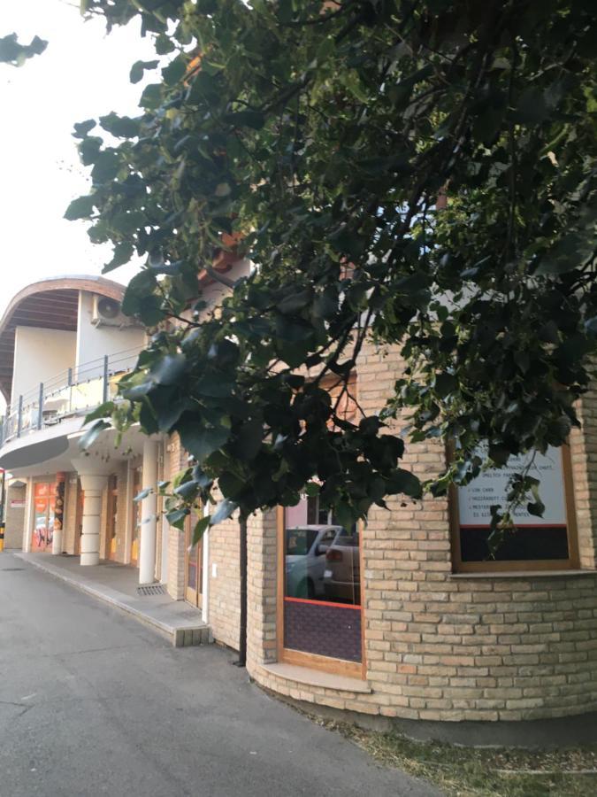 Konde Apartments B Dunajská Streda Exterior foto