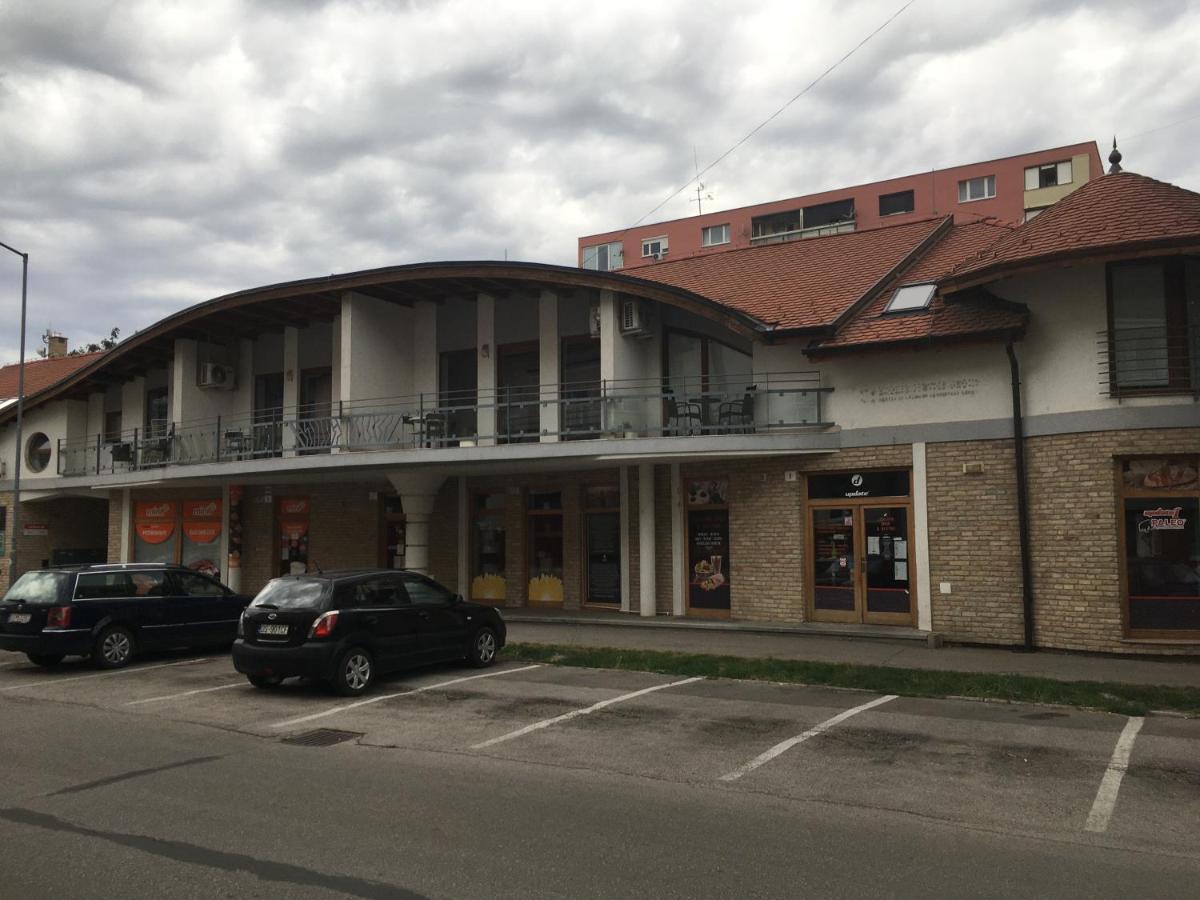 Konde Apartments B Dunajská Streda Exterior foto