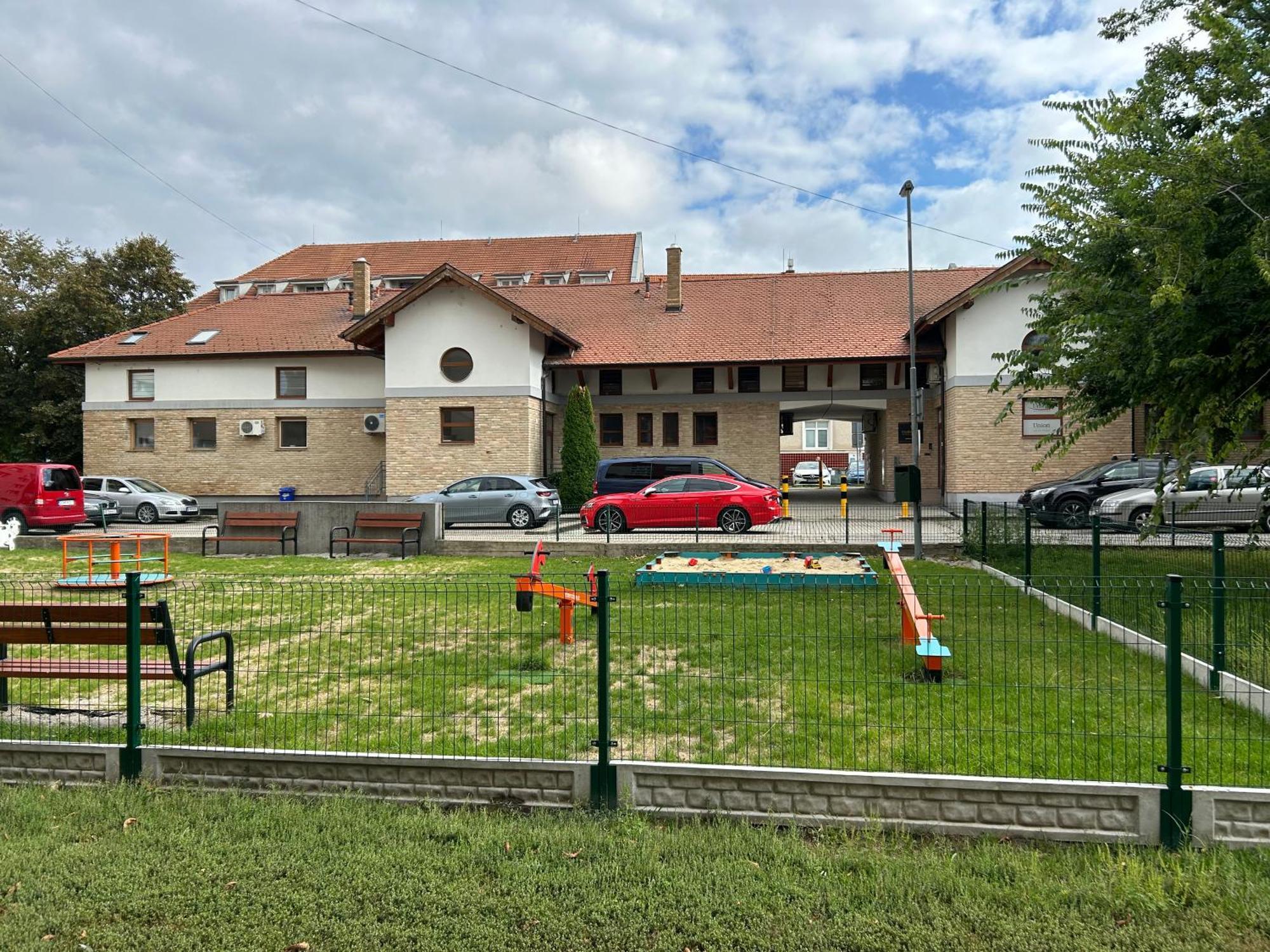 Konde Apartments B Dunajská Streda Exterior foto